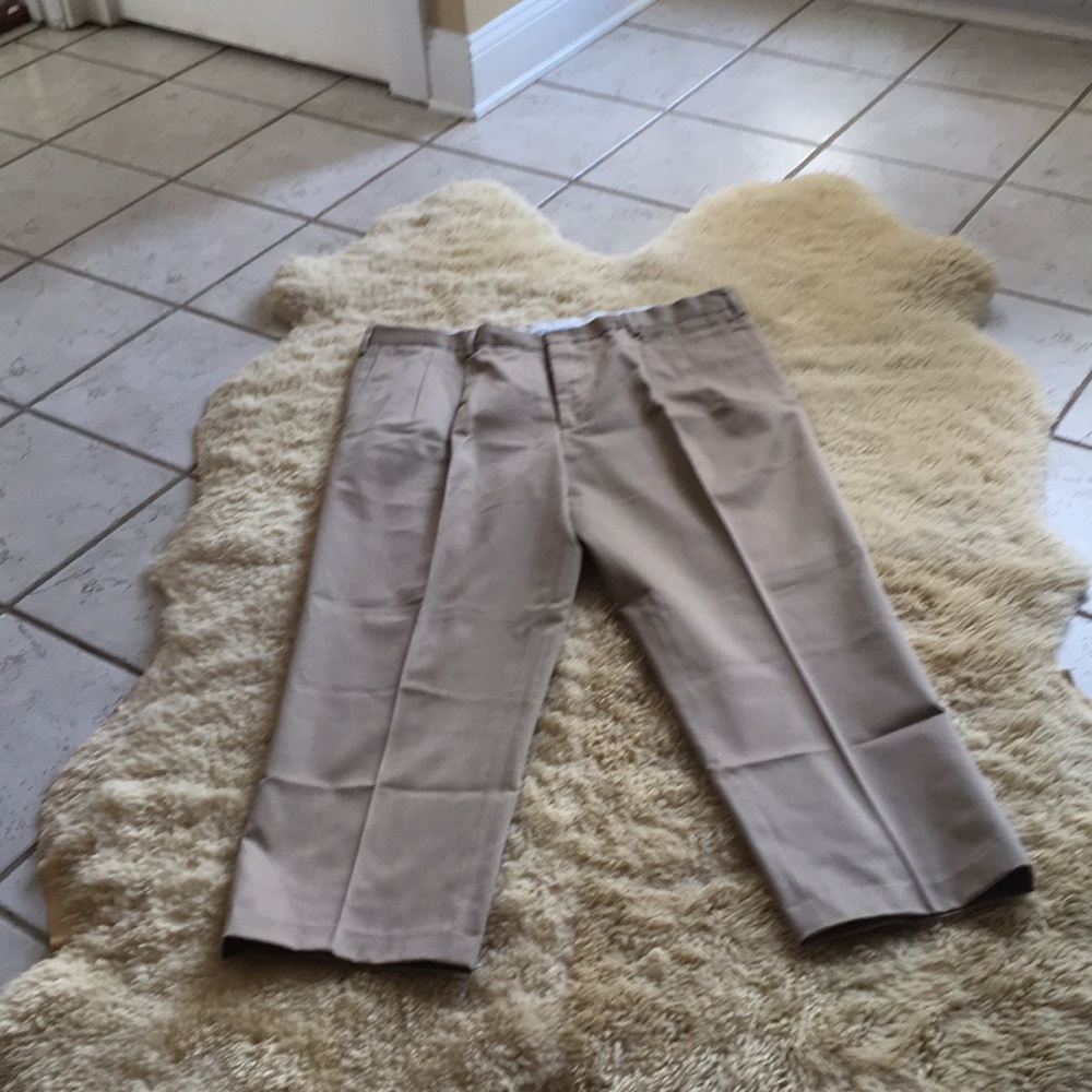 NWOT New Lands End men’s plain khaki pants 40X28H